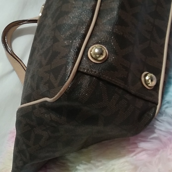 EASTER SALE! Authentic Michael Kors Jet Set Two Way  Shoulder bag Gently Used - Picture 8 of 16